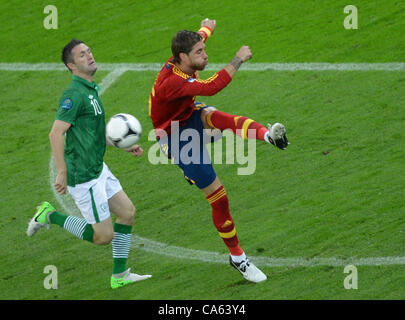 14.06.2012, GDANSK, Poland. Spain's Sergio Ramos (R) vies for the ball with Ireland's Robbie Keane during the UEFA EURO 2012 group C soccer match Spain vs Republic of Ireland at Arena Gdansk in Gdansk, Poland, 14 June 2012. Stock Photo