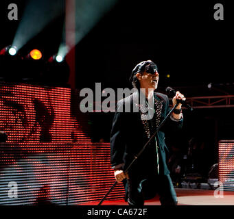 June 12, 2012 - Morrison, CO, USA - Lead Vocals KLAUS MEINE of the Scorpions performs to a sold out crowd at Red Rocks Amphitheater Tuesday night. (Credit Image: © Hector Acevedo/ZUMAPRESS.com) Stock Photo
