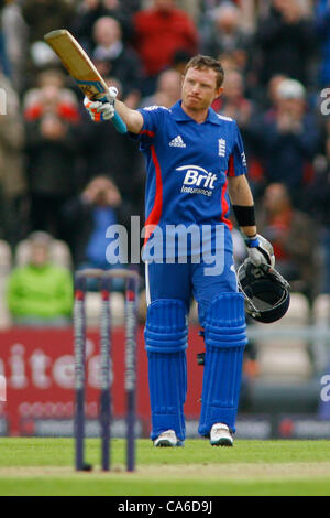 16/06/2012 Southampton England. England's Ian Bell, celebrates his century during the Nat West Series international cricket 1st one day match between England and the West Indies at the Aegaes Bowl. Mandatory credit: Mitchell Gunn. Stock Photo