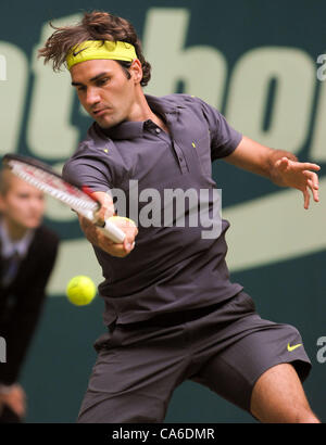16.06.2012. Halle, Germany.  Swiss tennis player Roger Federer returns the ball during the ATP Tennis Tournament Gerry Weber Open against Russia's Juschni in Halle, Germany, 16 June 2012. Stock Photo