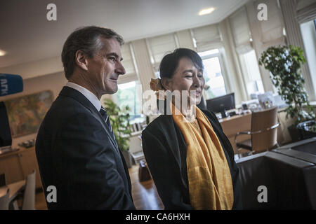 June 17, 2012 - Oslo, Oslo, Norway - AUNG SAN SUU KYI, the Myanmar opposition leader, meets the norwegian Foreign Minister Jonas Gahr StÃ¸re at the Ministry of Foreign Affairs of Oslo during her third day visit in Norway. Suu Kyi holds her first official diplomatic tour in Europe after 15 years in h Stock Photo