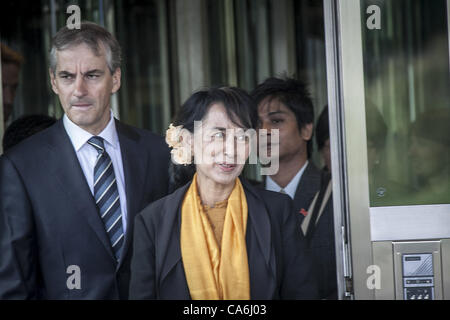 June 17, 2012 - Oslo, Oslo, Norway - AUNG SAN SUU KYI, the Myanmar opposition leader, meets the norwegian Foreign Minister Jonas Gahr StÃ¸re at the Ministry of Foreign Affairs of Oslo during her third day visit in Norway. Suu Kyi holds her first official diplomatic tour in Europe after 15 years in h Stock Photo