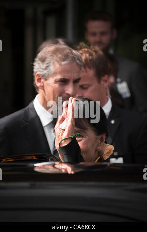 June 17, 2012 - Oslo, Norway: Aung San Suu Kyi leave The Ministry of Foreign Affairs in Oslo after talking with Jonas Gahr Store. Stock Photo