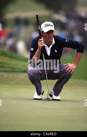 17.06.2012. Olympic Club, San Francisco, California, USA. Webb Simpson of United States line up on the 14th green during the final round for the 2012 U.S. Open golf tournament at the Lake Course of the Olympic Club in San Francisco, California, Stock Photo