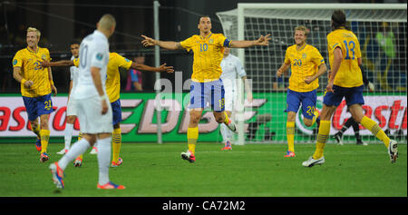 19.06.2012. Kiev, Ukraine. Sweden's Zlatan Ibrahimovic celebrates after scoring the opening goal for 1-0 during UEFA EURO 2012 group D soccer match Sweden vs France at NSC Olimpiyskiy Olympic stadium in Kiev, the Ukraine, 19 June 2012. Stock Photo