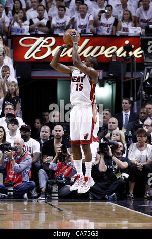 19.06.2012. Miami, Florida, USA.  Miami Heat point guard Mario Chalmers (15) takes a three points jumpshot during the first quarter of Game 4 of the 2012 NBA Finals, Thunder at Heat, at the American Airlines Arena, Miami, Florida, USA. Stock Photo