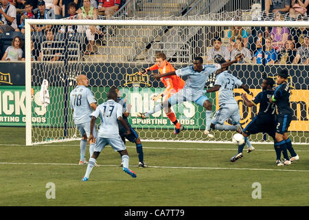 Philadelphia, USA. 23 June, 2012. Philadelphia Union goalie Zac MacMath fights off Sporting KC attackers at the net during a professional MLS soccer / football match Stock Photo