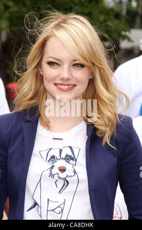 June 26, 2012 - Brooklyn, New York, U.S. - Actress EMMA STONE, from the cast of 'The Amazing Spiderman' helps Beautify Brooklyn Community, as Part of the Be Amazing, Stand Up and Volunteer Initiative held at Farragut Houses. (Credit Image: © Nancy Kaszerman/ZUMAPRESS.com) Stock Photo