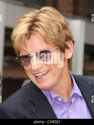 June 26, 2012 - Brooklyn, New York, U.S. - Actor DENIS LEARY from the cast of 'The Amazing Spiderman' helps Beautify Brooklyn Community, as Part of the Be Amazing, Stand Up and Volunteer Initiative held at Farragut Houses. (Credit Image: © Nancy Kaszerman/ZUMAPRESS.com) Stock Photo