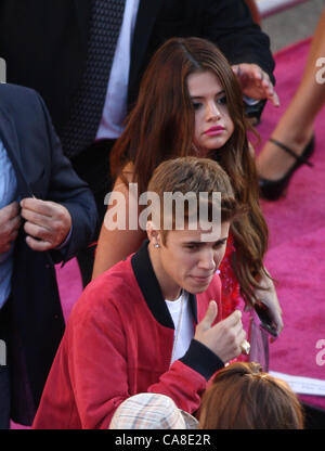 JUSTIN BIEBER & SELENA GOMEZ KATY PERRY: PART OF ME. LOS ANGELES PREMIERE HOLLYWOOD LOS ANGELES CALIFORNIA USA 26 June 2012 Stock Photo