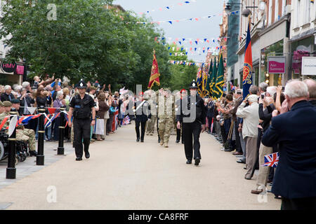 Worcester, England, UK. Wednesday 27th June 2012.  Soldiers from 2nd Battalion Mercian Regiment, Grenadier Guards, Queen's Royal Hussars and members of the Royal British legion, parade through the streets of Worcester. Seven soldiers from the city were also given their service medals. Stock Photo