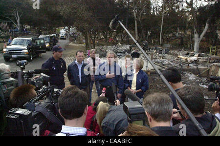 (Published 11/01/2003, A-15; SignOn Gallery: 11/04/2003) SAN DIEGO COUNTY FIRESTORMS: AFTERMATH - United States President George W. Bush speaks to reporters after he toured the fire-devastated parts of San Diego November 4, 2003. Bush and San Diego County Supervisor Dianne Jacob(cq), right, toured S Stock Photo