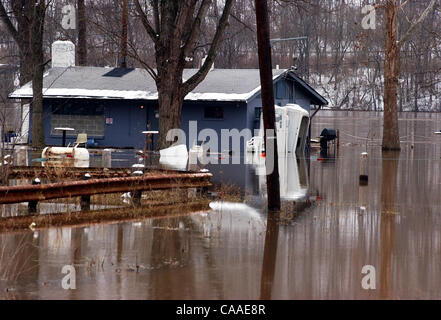 Feb 26, 2003 - Cincinnati, Ohio, USA - The rising waters of the Ohio River continue to swell to a flood stage of 52 feet, 26 feet over normal levels. Rising to a 6 year high, the water has covered the parking lots of restaurants, riverfront homes, flooded boat harbors, covered some low laying roads, Stock Photo