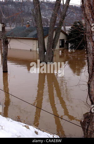 Feb 26, 2003 - Cincinnati, Ohio, USA - The rising waters of the Ohio River continue to swell to a flood stage of 52 feet, 26 feet over normal levels. Rising to a 6 year high, the water has covered the parking lots of restaurants, riverfront homes, flooded boat harbors, covered some low laying roads, Stock Photo