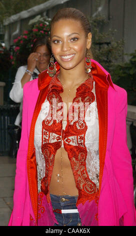 Singer BEYONCE KNOWLES at the GF FERRE Spring/Summer 2004 fashion show ...