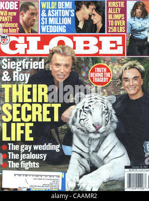 Oct 28, 2003; Las Vegas, NV, USA; Exclusive image of the German illusionist duo Sigfried & Roy with  MONTECORE, the rare white Bengal Tiger that attacked and critically injured ROY HORN in Las Vegas. Published on the cover of GLOBE magazine. Mandatory Credit: Photo by Jeff Klein-KPA/KEYSTONE Picture Stock Photo