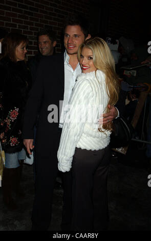 Jan 19, 2004; New York, NY, USA; JESSICA SIMPSON and NICK LACHEY leave the Ed Sullivan theater after taping an episode of the Letterman Show Stock Photo