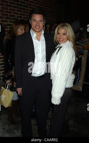 Jan 19, 2004; New York, NY, USA; JESSICA SIMPSON and NICK LACHEY leave the Ed Sullivan theater after taping an episode of the Letterman Show Stock Photo