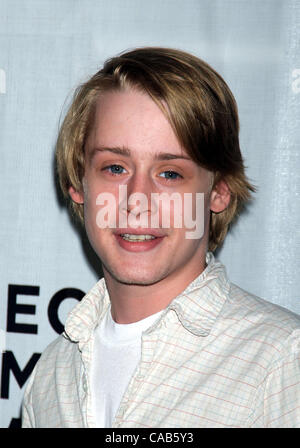 May 03, 2004; Oklahoma City, OK, USA; FILE PHOTO: May 03, 2004; New York at the world premiere of 'Tony N' Tina's Wedding.' Actor MACAULEY CULKIN was arrested in Oklahoma where Police seized 17.3 grams of marijuana, eight Xanax pills and 16 round white pills identified by police as clonazepam, a sed Stock Photo