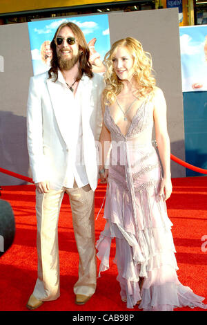 May 27, 2004 - Hollywood, California, USA - Kate Hudson and husband Chris Robinson at Raising Helen Premiere. Stock Photo