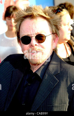 May 27, 2004 - Hollywood, California, USA - Paul Williams at Raising Helen Premiere. Stock Photo