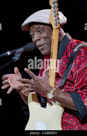 Aug. 25, 2010 - Morrison, Colorado, U.S. - Legendary Blues guitarist and singer, and Rock and Roll Hall of Fame inductee, BUDDY GUY performs during the B.B. King Blues Festival at Red Rocks Amphitheater. (Credit Image: © Don Senia Murray/ZUMApress.com) Stock Photo