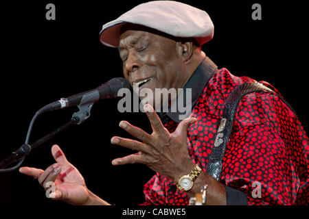 Aug. 25, 2010 - Morrison, Colorado, U.S. - Legendary Blues guitarist and singer, and Rock and Roll Hall of Fame inductee, BUDDY GUY performs during the B.B. King Blues Festival at Red Rocks Amphitheater. (Credit Image: © Don Senia Murray/ZUMApress.com) Stock Photo