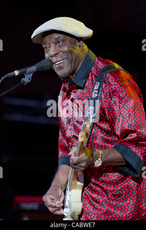 Aug. 25, 2010 - Morrison, Colorado, U.S. - Legendary Blues guitarist and singer, and Rock and Roll Hall of Fame inductee, BUDDY GUY performs during the B.B. King Blues Festival at Red Rocks Amphitheater. (Credit Image: © Don Senia Murray/ZUMApress.com) Stock Photo