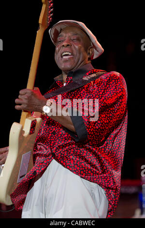 Aug. 25, 2010 - Morrison, Colorado, U.S. - Legendary Blues guitarist and singer, and Rock and Roll Hall of Fame inductee, BUDDY GUY performs during the B.B. King Blues Festival at Red Rocks Amphitheater. (Credit Image: © Don Senia Murray/ZUMApress.com) Stock Photo