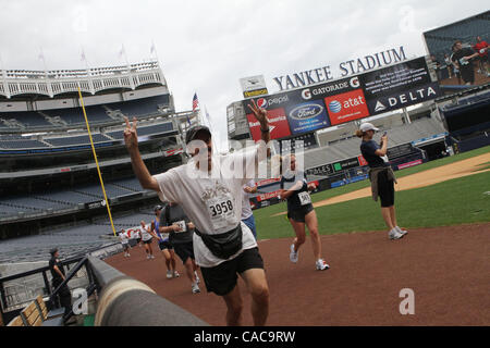 Aug 14, 2010 - Bronx, New York, USA - Cancer survivors and supporters to run inside Yankee Stadium for the 2nd year during the Damon Runyon 5K run/walk in the Bronx. (Credit Image: © Mariela Lombard/ZUMApress.com) Stock Photo