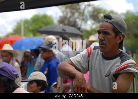 Aug 12, 2010 - Reynosa, Mexico - Waiting close to the tents of the Frank Ferree Border Relief group elderly and disabled get food donations before the rest of the community. (Credit Image: © Josh Bachman/ZUMApress.com) Stock Photo