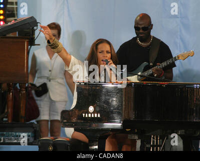 June 25, 2010 - New York, New York, U.S. - K65570BCO.Alicia Keys performing at Good Morning America Concert Series sponsored by Walgreens.Rumsey Playfield, Central Park, New York City.June 25, 2010.Photos by  -  Photos Inc 2010.ALICIA KEYS.(Credit Image: Â© Bruce Cotler/Globe Photos/ZUMApress.com) Stock Photo