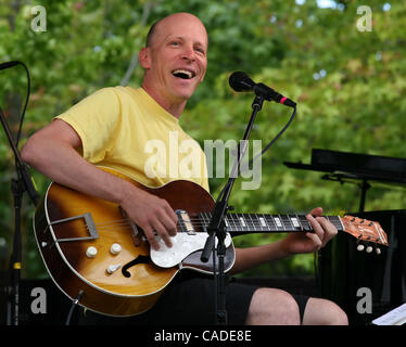 Sep 04, 2010 - Seattle, Washington, U.S. - CHRIS BALLEW, lead singer of The Presidents of the United States of America, performs his children's music under the name Caspar Babypants at the 40th annual Bumbershoot Music and Arts Festival in Seattle, Washington.  More than 200 artists participate in t Stock Photo