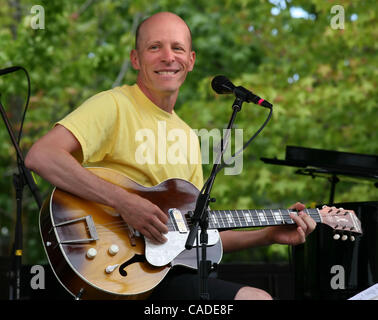 Sep 04, 2010 - Seattle, Washington, U.S. - CHRIS BALLEW, lead singer of The Presidents of the United States of America, performs his children's music under the name Caspar Babypants at the 40th annual Bumbershoot Music and Arts Festival in Seattle, Washington.  More than 200 artists participate in t Stock Photo