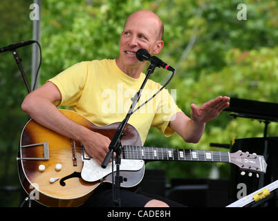 Sep 04, 2010 - Seattle, Washington, U.S. - CHRIS BALLEW, lead singer of The Presidents of the United States of America, performs his children's music under the name Caspar Babypants at the 40th annual Bumbershoot Music and Arts Festival in Seattle, Washington.  More than 200 artists participate in t Stock Photo