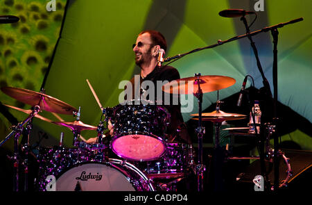 Aug. 07, 2010 - Los Angeles, CA, USA - RINGO STARR and his 2010 All-Starr Band perform at the Greek Theatre. Stock Photo