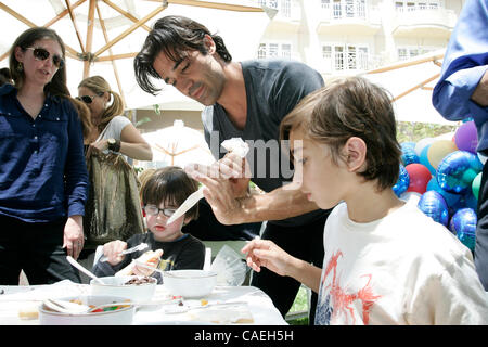 June 27, 2010 - Beverly Hills, California, USA - Gilles Marini  at the launch of childrenÃ•s entertainment brand Juno Baby's ''One For All'' Bus Tour in Los Angeles (Credit Image: © Jonathan Alcorn/ZUMApress.com) Stock Photo