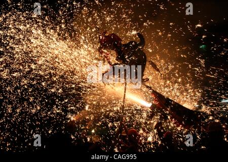 dragon dance in chinese new year