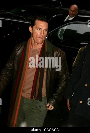 Feb. 5, 2008 - New York, New York, U.S. - GUESTS OUTSIDE MTV STUDIOS FOR TRL.TIMES SQUARE      02-05-2008.       2008.MATTHEW McCONAUGHEY.K56222RM(Credit Image: Â© Rick Mackler/Globe Photos/ZUMAPRESS.com) Stock Photo