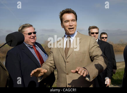 Feb 06, 2008 - Sacramento, California, USA - Governor ARNOLD SCHWARZENEGGER s speaks with member of the Sutter County Board of Supervisors, Larry Montna, left, and others after  a press conference regarding Natomas levees at Highway 99 and Natomas Cross Canal February 6, 2008. Schwarzenegger on Wedn Stock Photo