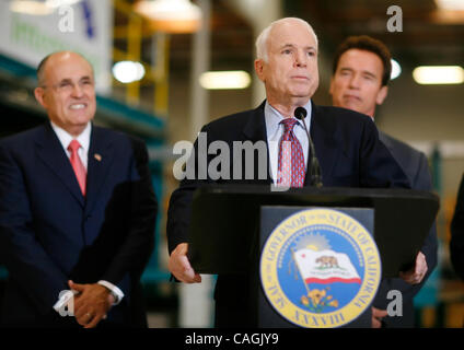 Jan 31, 2008 - Los Angeles, California, USA - Presidential hopeful JOHN MCCAIN thanks California Governor ARNOLD SCHWARZENEGGER for his endorsment, after a tour of Solar Integrated Technologies in Los Angeles before the Governor announce his endorsement of McCain at a news conference, Thursday Jan.  Stock Photo