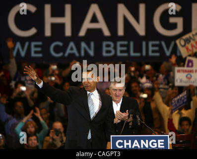 democratic presidential hopeful sen. barack obama, d-ill., left, waves as he campaigns with actor robert deniro, right, at rally in east rutherford, n.j., monday, feb. 4, 2008, in the final campaign push before super tuesday. Stock Photo