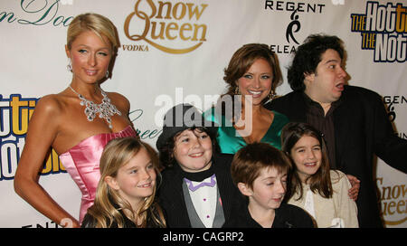 Feb. 4, 2008 - Hollywood, California, U.S. - I12945CHW.''THE HOTTIE & THE NOTTIE'' LOS ANGELES PREMIERE.THE EGYPTIAN THEATRE,  HOLLYWOOD, CA .02/04/08.PARIS HILTON AND CHRISTINE LAKIN WITH KARLEY SCOTT COLLINS, KURT DOSS, ALESSANDRA DANIELE AND GREG WILSON.(Credit Image: Â© Clinton Wallace/Globe Pho Stock Photo