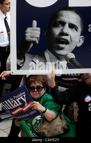 Jan 31, 2008 - Los Angeles, CA, USA - Hillary Clinton and Barack Obama supporters rally outside at the  the Kodak Theater where Obama and Clinton supporters gather to rally prior to the Obama Clinton Democratic debate taking place later this evening. (Credit Image: © Jonathan Alcorn/ZUMA Press) Stock Photo