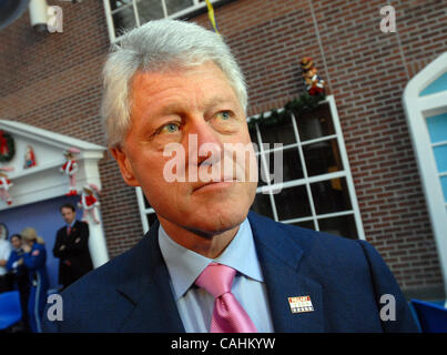 Dec. 8, 2007 - Charleston, South Carolina, USA - Former President BILL CLINTON tours the MUSC Childrens spending time with patients at the hospital after he hosted a healthcare roundtable speaking with hospital admistrative personal and medical doctors at the MUSC Childrens Hospital.  Former Preside Stock Photo