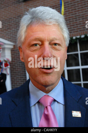 Dec. 8, 2007 - Charleston, South Carolina, USA - Former President BILL CLINTON tours the MUSC Childrens spending time with patients at the hospital after he hosted a healthcare roundtable speaking with hospital admistrative personal and medical doctors at the MUSC Childrens Hospital.  Former Preside Stock Photo