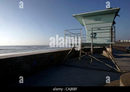 January 10th, 2008, Carlsbad, California, USA.  Shut down for the winter, a lifeguard tower sits at Carlsbad State Beach on Thursday in Carlsbad, California. Gov. Arnold Schwarzenegger's new state budget has cuts that could affect the lifeguards at state beaches.  Mandatory Credit: photo by Eduardo  Stock Photo