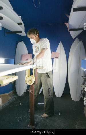 January 11th, 2008, Oceanside, California, USA.  J-P (cq) HOLEMAN shapes surf boards at his shop on Friday in Oceanside, California.  Mandatory Credit: photo by Eduardo Contreras/San Diego Union-Tribune/Zuma Press. copyright 2008 San Diego Union-Tribune Stock Photo