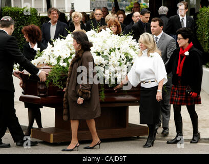 Jan 23, 2008 - Los Angeles, CA, USA -  Pallbearers carry the casket at the funeral for Suzanne Pleshette who passed away January 20, 2008 at her home. The service was held at Hillside Memorial Park and Mortuary.  Photo by Jonathan Alcorn/ZUMA Press. © Copyright 2008 by Jonathan Alcorn Stock Photo