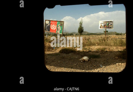 Sep 27, 2007 - Bak, Khost, Afghanistan - Photos taken through side window of US Army Humvee. A dog lays in the shade of billboard in the Bak district of Afghanistan (Credit Image: © Andrew Craft/The Fayetteville Observer/ZUMA Press) Stock Photo
